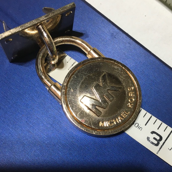Michael Kors Lock Faux/Mock Lock Charm Hang Tag Gold Tone Keychain Key Fob Charm - Picture 6 of 6